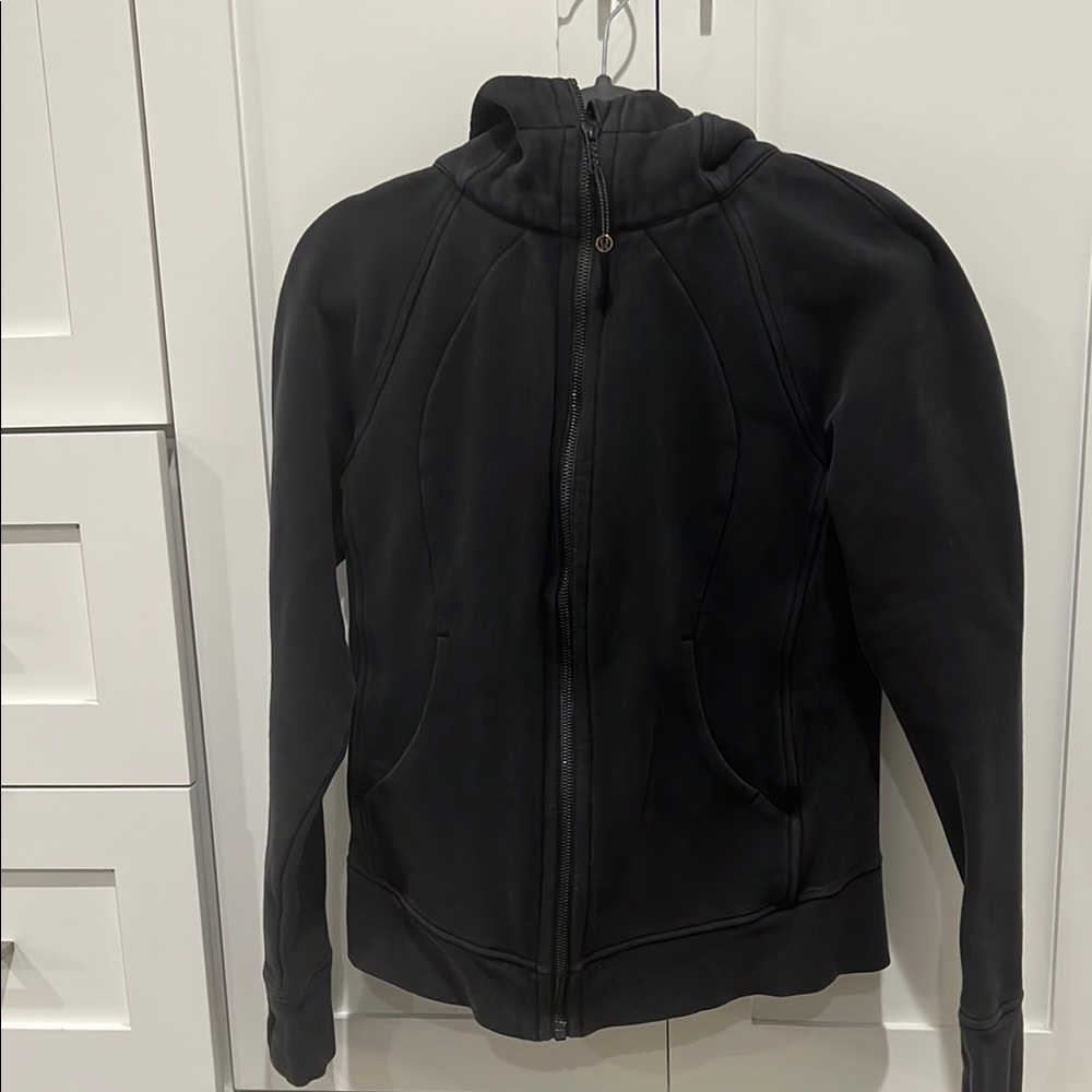 Women’s Lululemon Scuba Hoodie : approximately pit to pit: 16 inches Length